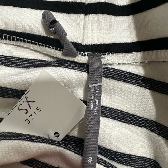 Anthropologie Rosiers Off the Shoulder Black and White Striped Top-Size XS - Picture 4 of 7